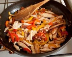 Филе курицы с вином и красным перцем