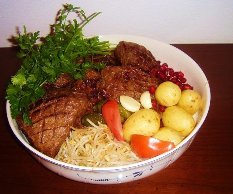 Телятина с гарниром из картофеля