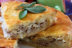 Пирог с картофелем и мясом