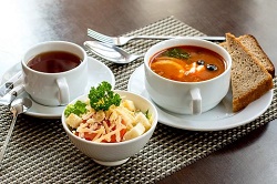 Особенности бизнес-ланча: актуальные идеи меню и общие советы