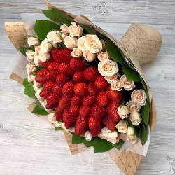 Собираем букет из клубники: как оформить и чем разбавить