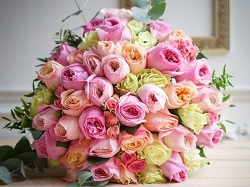 Как оформить стильный и современный цветочный букет и что для этого нужно