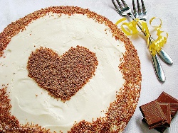 Пирог шоколадный со сливочным кремом