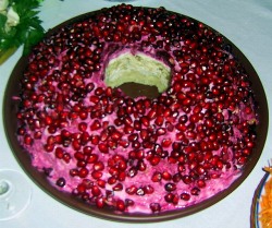 Салат «Гранатовый браслет»