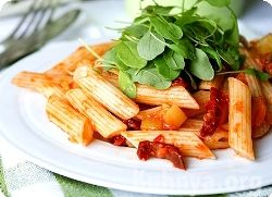 Спагетти под овощным соусом