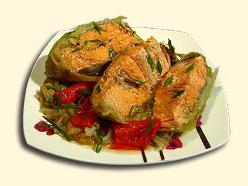 Форель в листьях из савойской капусты