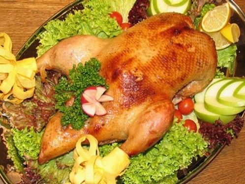 Гусь фаршированный яблоками