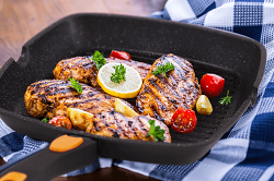 Как выбрать сковороду для гриля: материал, характеристики и особенности