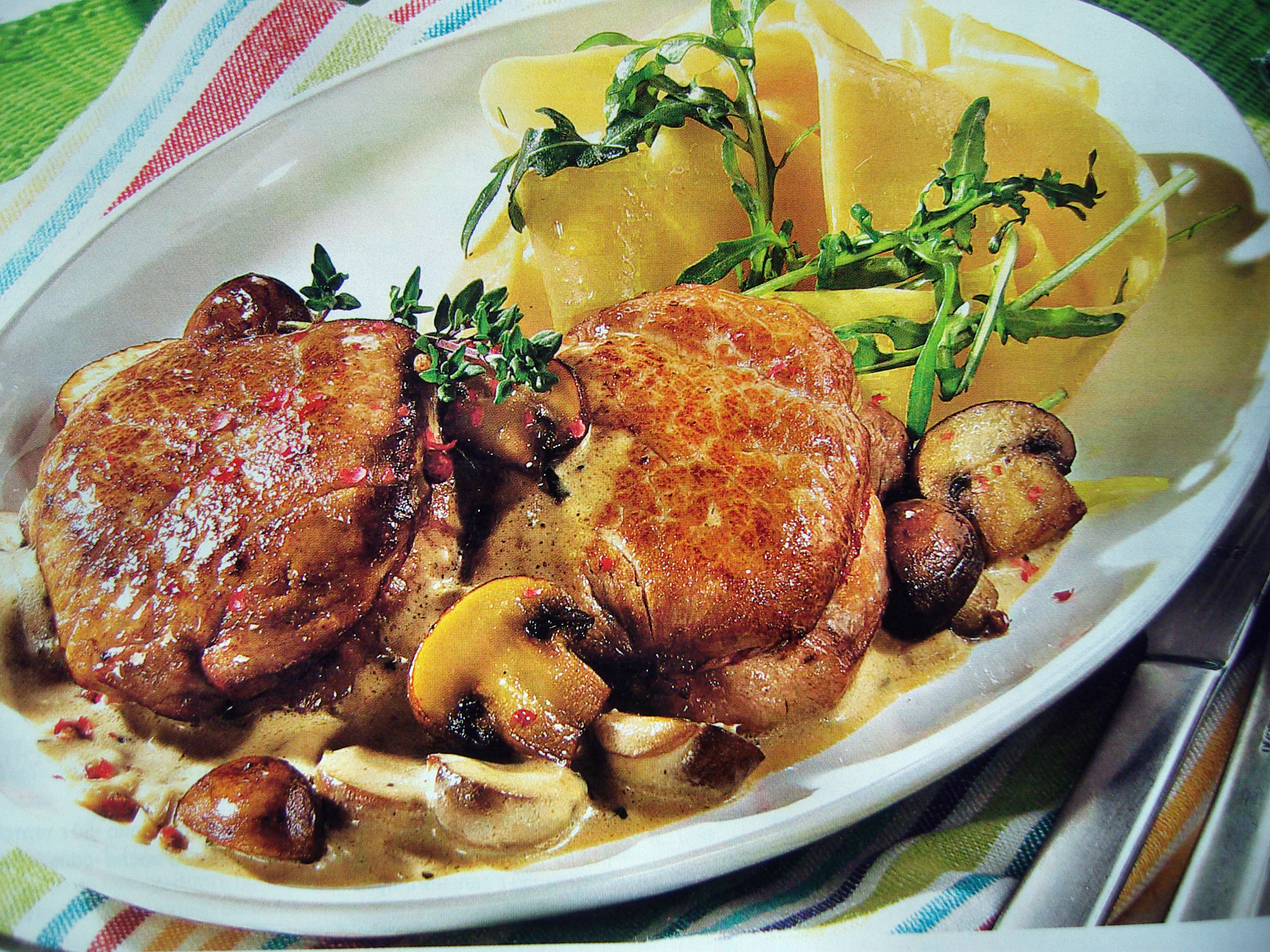 Вкусное мясо с шампиньонами