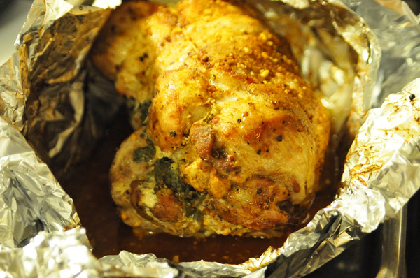 Как в духовке приготовить сочное мясо, завернутое в фольгу