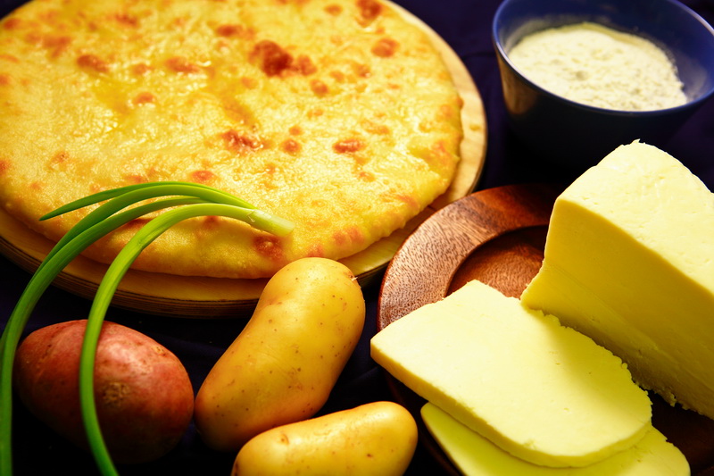 Осетинский пирог с картошкой и сыром