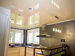 Освещение на кухне с натяжным потолков: идеи и требования