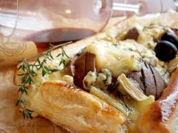 Вкусный и ароматный пирог с сыром и грушей