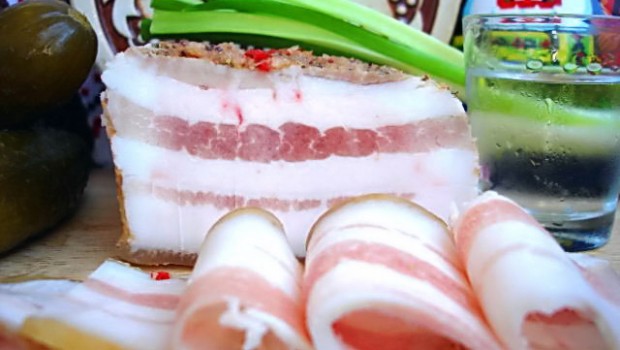 Принесет пользу или вред съедание небольшого количества сала