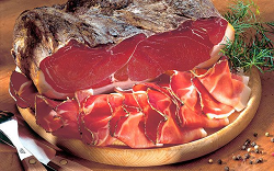 Рецепт и особенности приготовления мясного деликатеса прошутто крудо