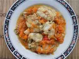 Тушеный минтай с овощами