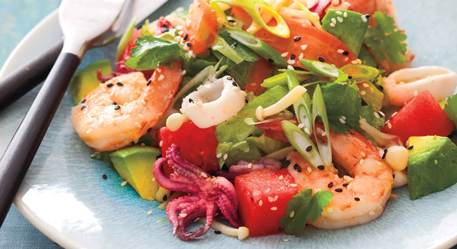 Салат из морепродуктов на праздничный стол