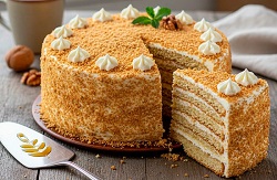 Смачний домашній медовик: покроковий рецепт