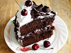 Классический рецепт кондитерского десерта Пьяная вишня