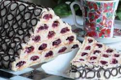 Торт «Русская горка»: ингредиенты и процесс приготовления