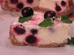 Торт творожно-сметанный с черникой без выпечки