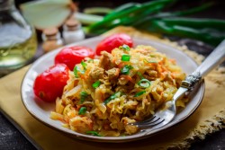Секреты приготовления вкусной тушеной капусты с курицей и перечень необходимых ингредиентов