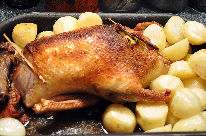 Утка с апельсиновым соусом и картофелем